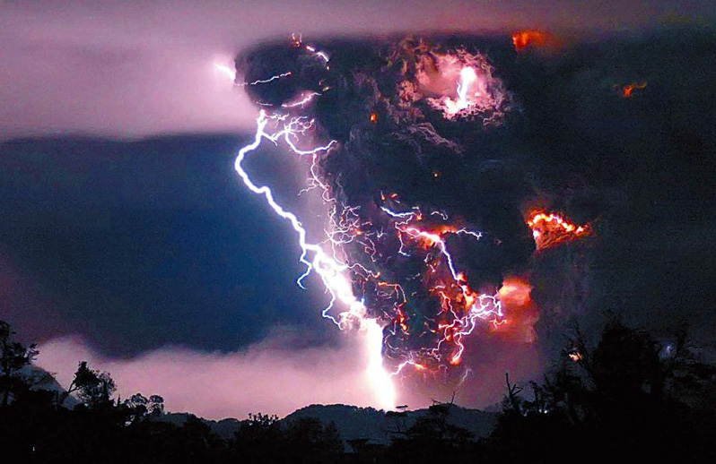 volcano lightning re-creation